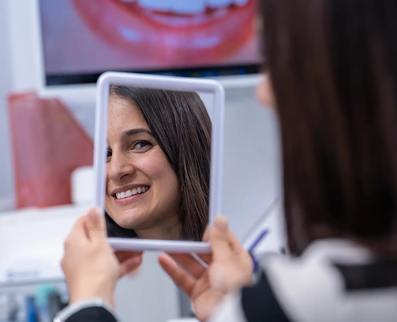 Il tuo sorriso, in evoluzione costante - Ortodonzia Trasparente - Allineatori invisibili - Studio Dentistico Giuva - Dentista Ostia
